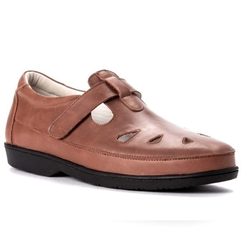 NWOB- PROPET- Women’s Ladybug Comfort Shoe W3232- 8.5 W(D)